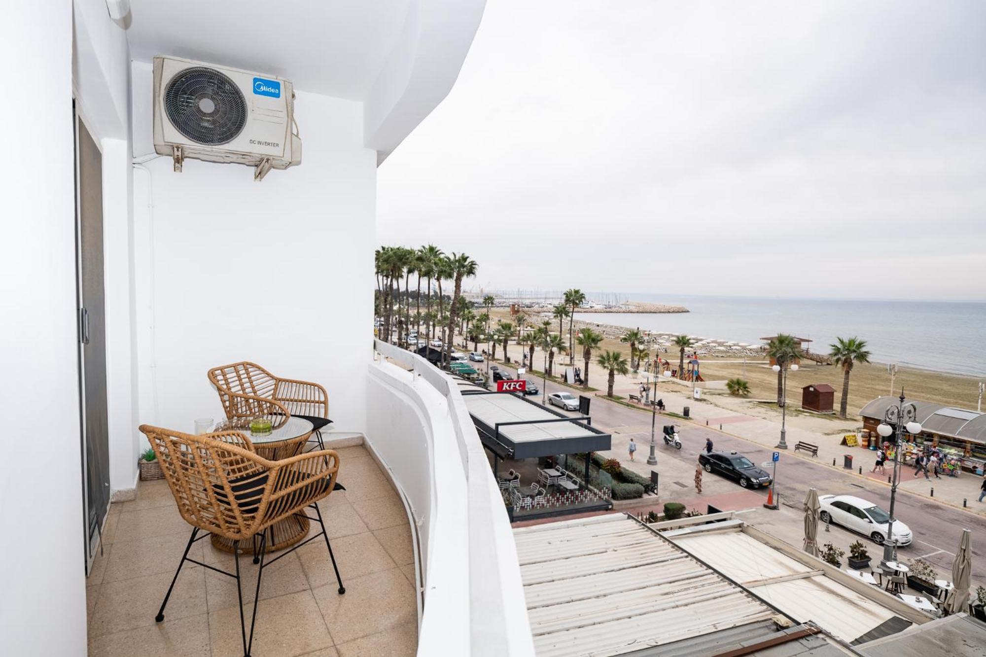Lazuli Sea View Beachfront Ap 21 Larnaca Exteriör bild