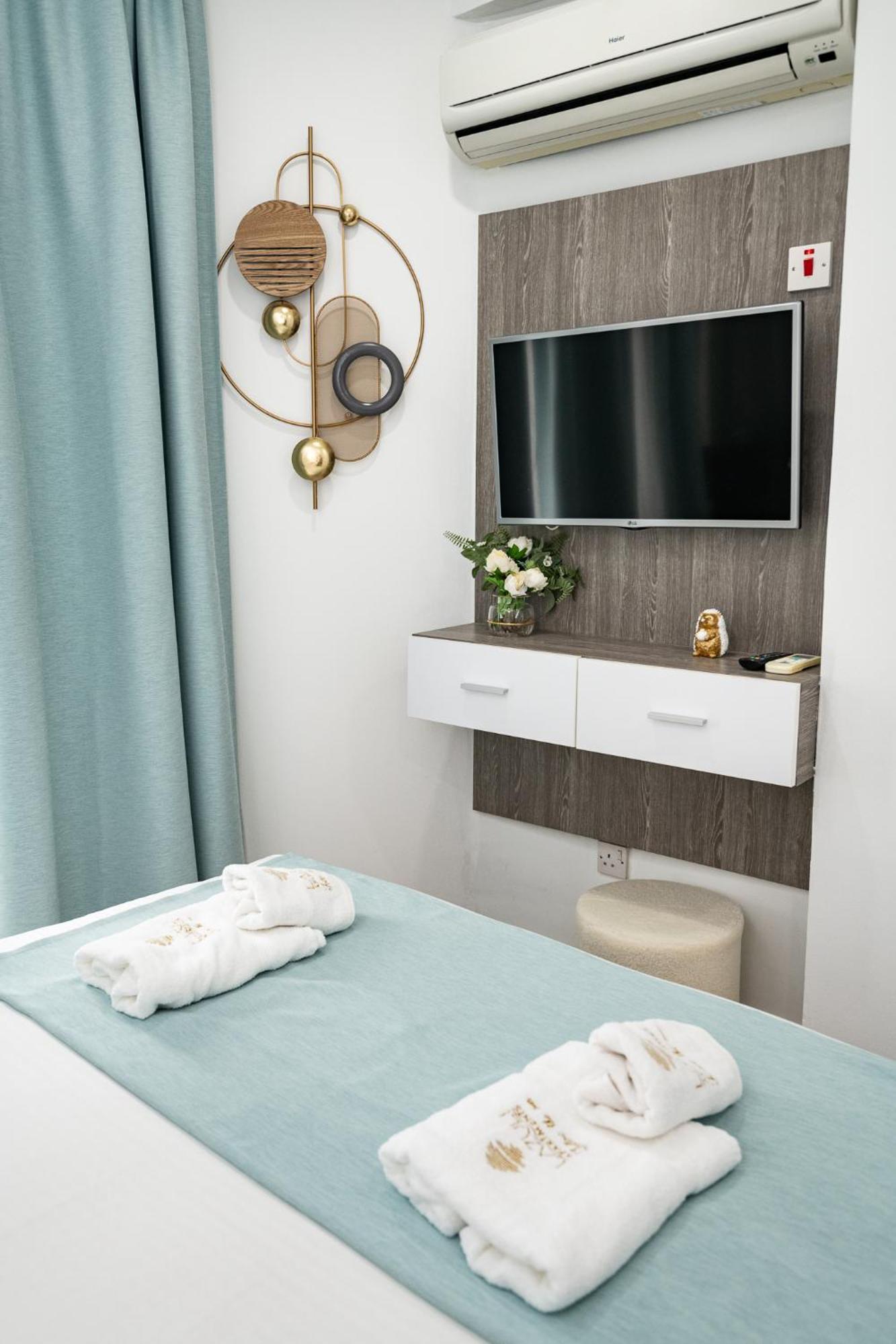 Lazuli Sea View Beachfront Ap 21 Larnaca Exteriör bild