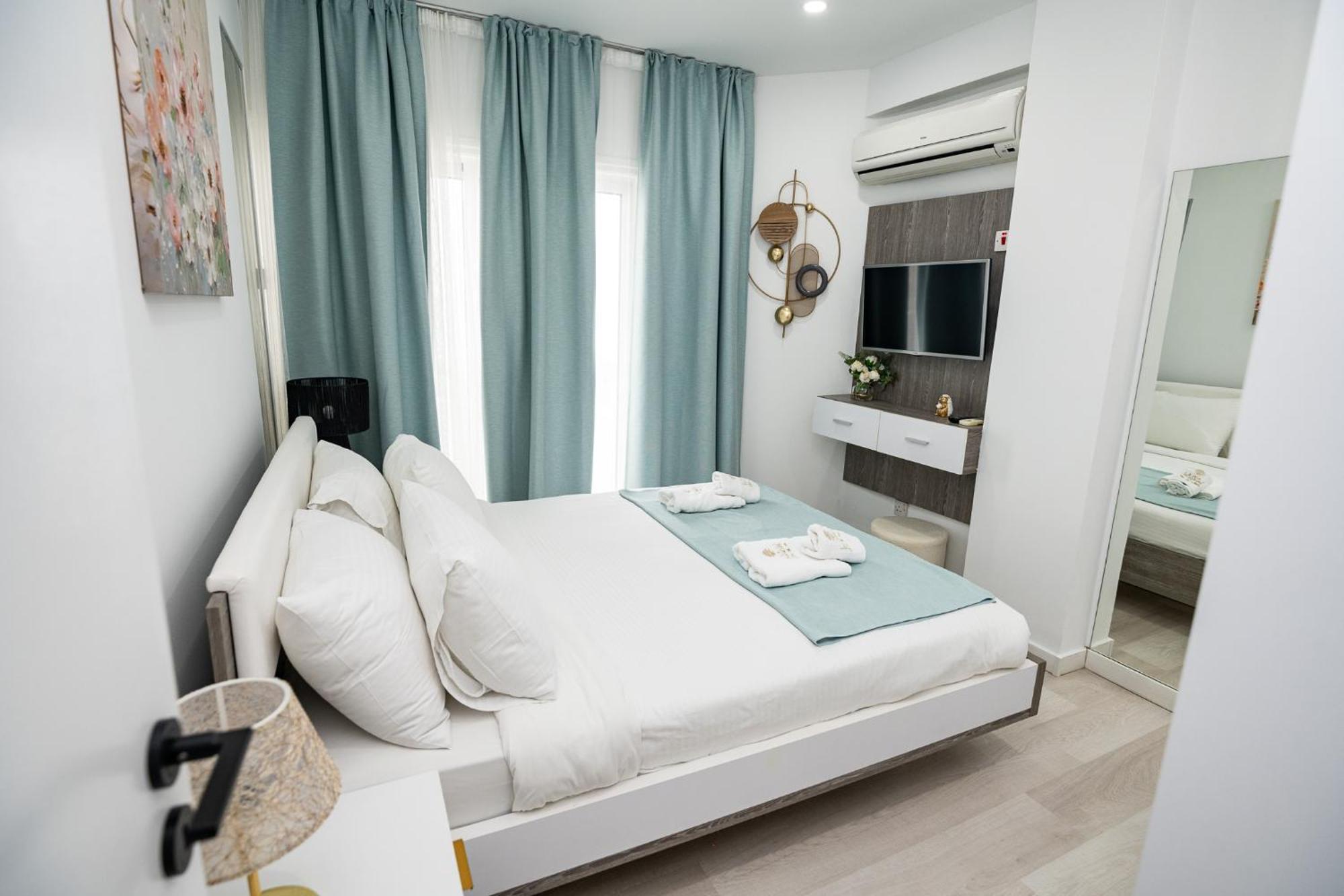 Lazuli Sea View Beachfront Ap 21 Larnaca Exteriör bild