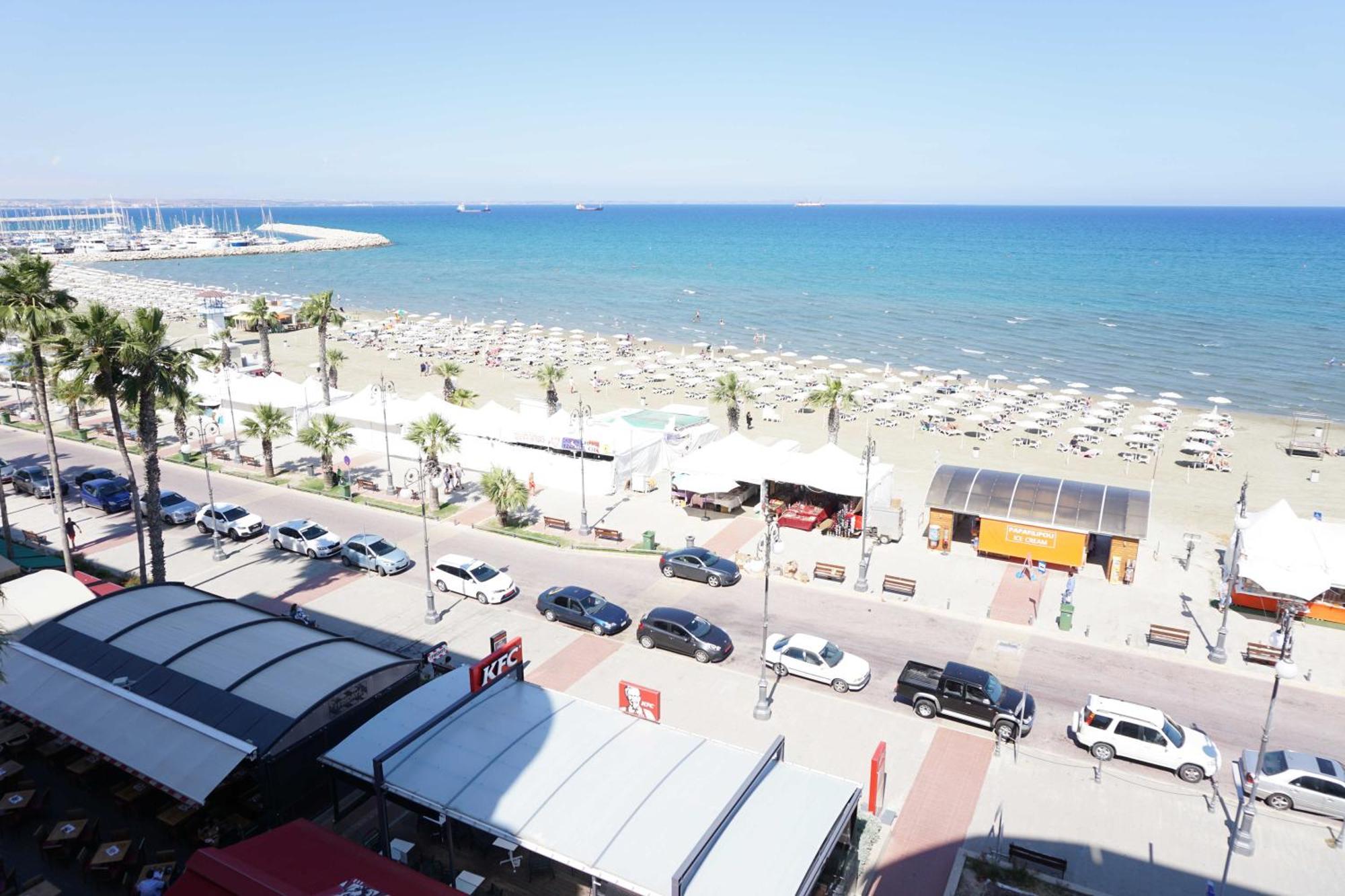 Lazuli Sea View Beachfront Ap 21 Larnaca Exteriör bild