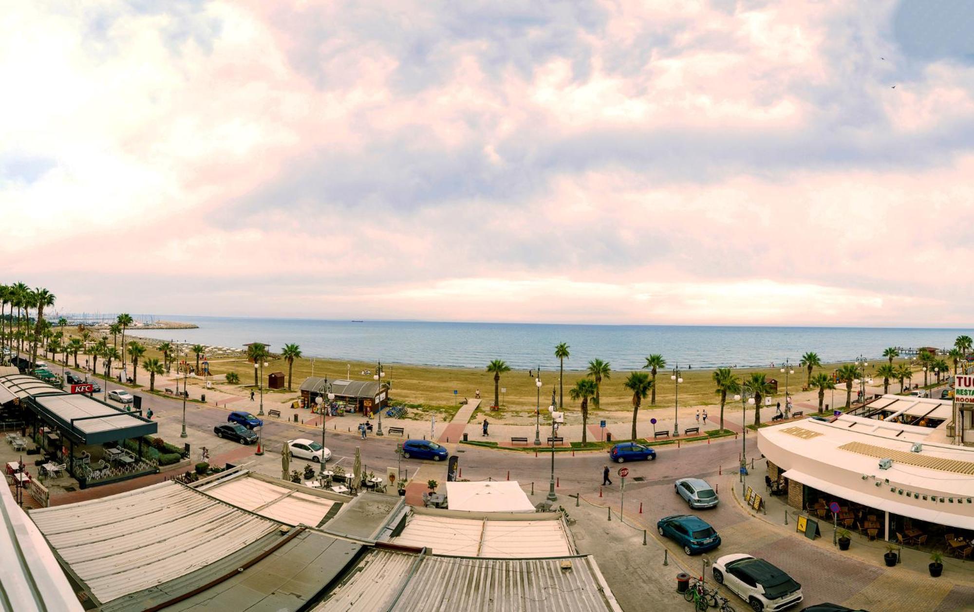 Lazuli Sea View Beachfront Ap 21 Larnaca Exteriör bild