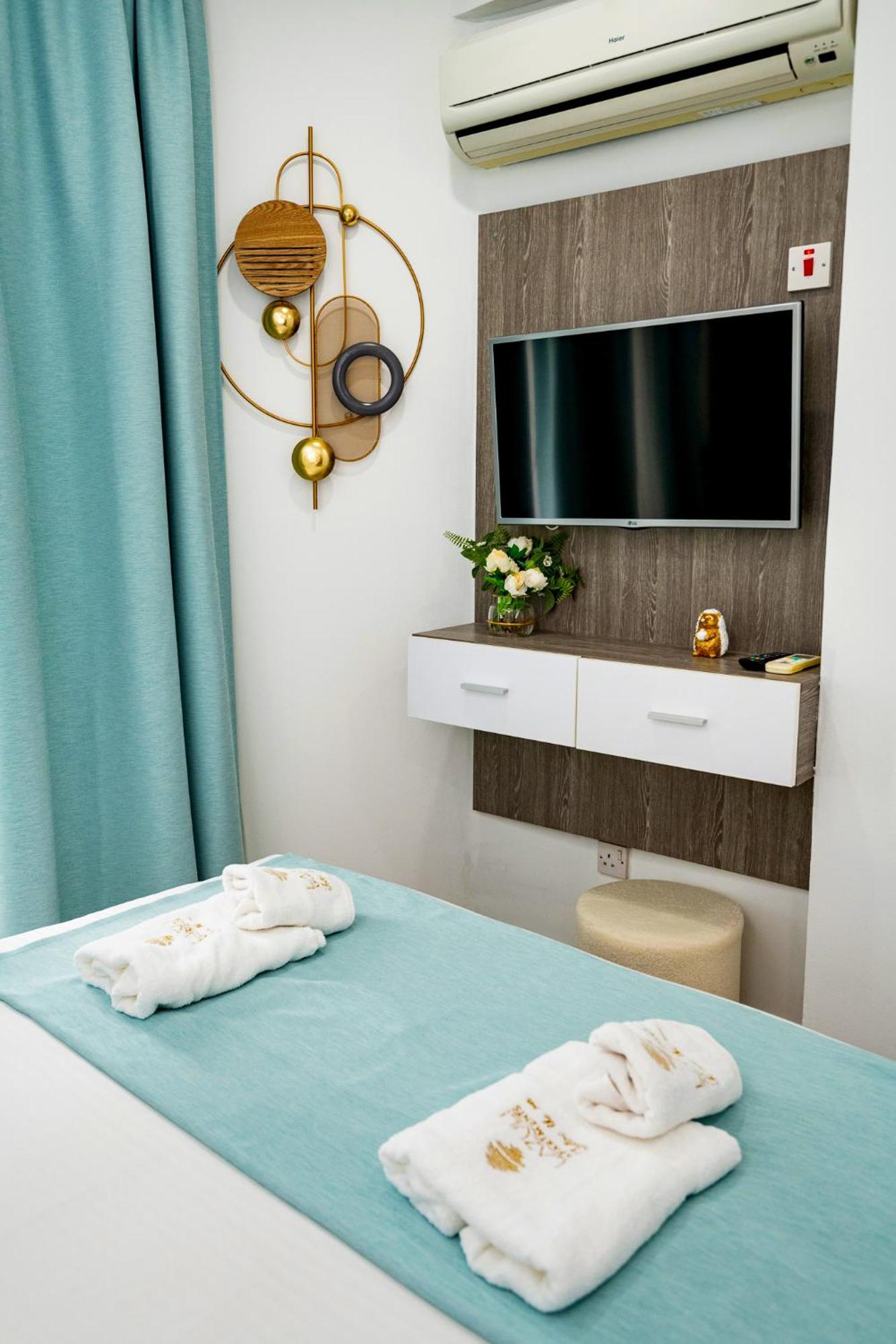 Lazuli Sea View Beachfront Ap 21 Larnaca Exteriör bild