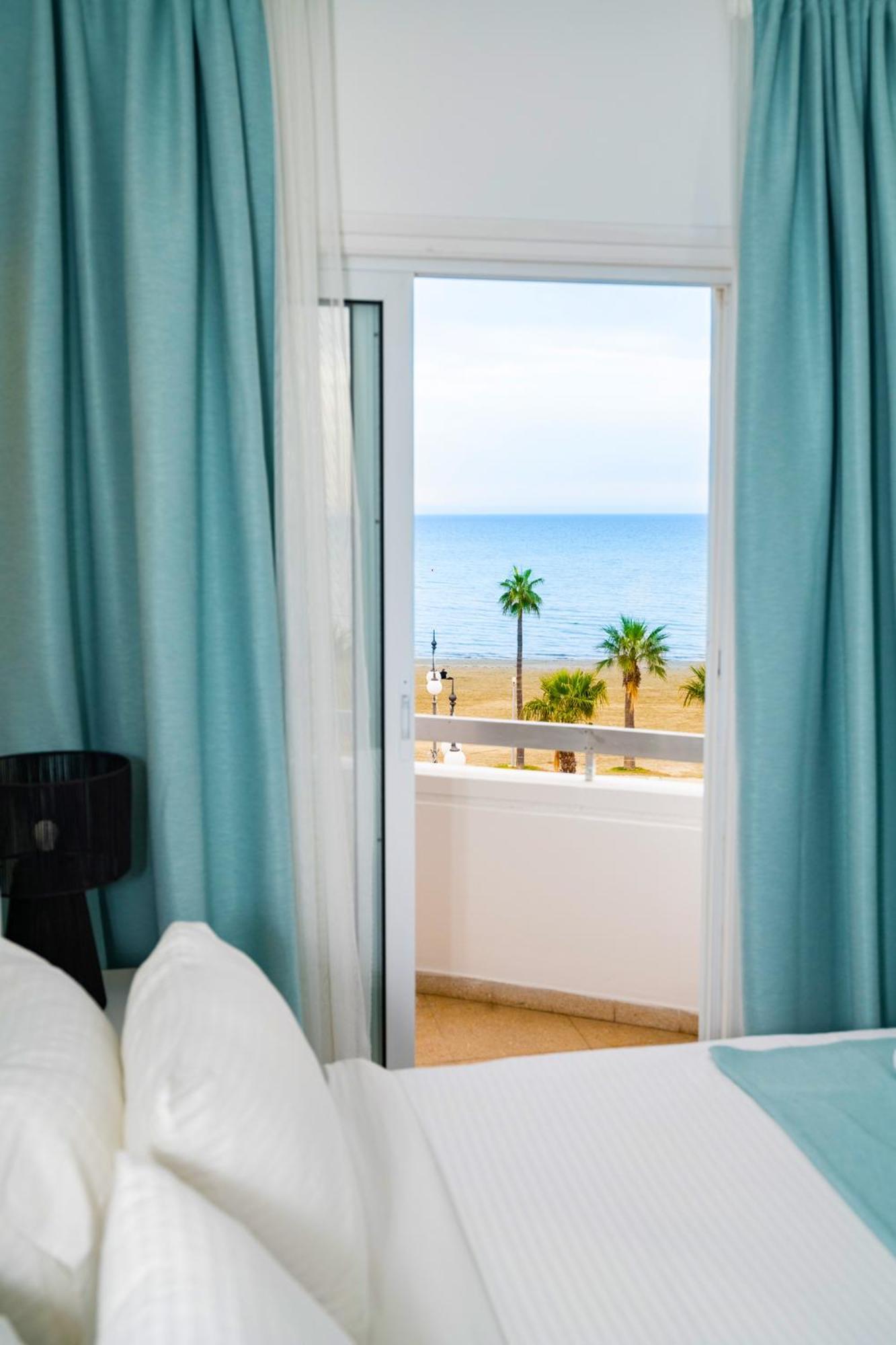 Lazuli Sea View Beachfront Ap 21 Larnaca Exteriör bild