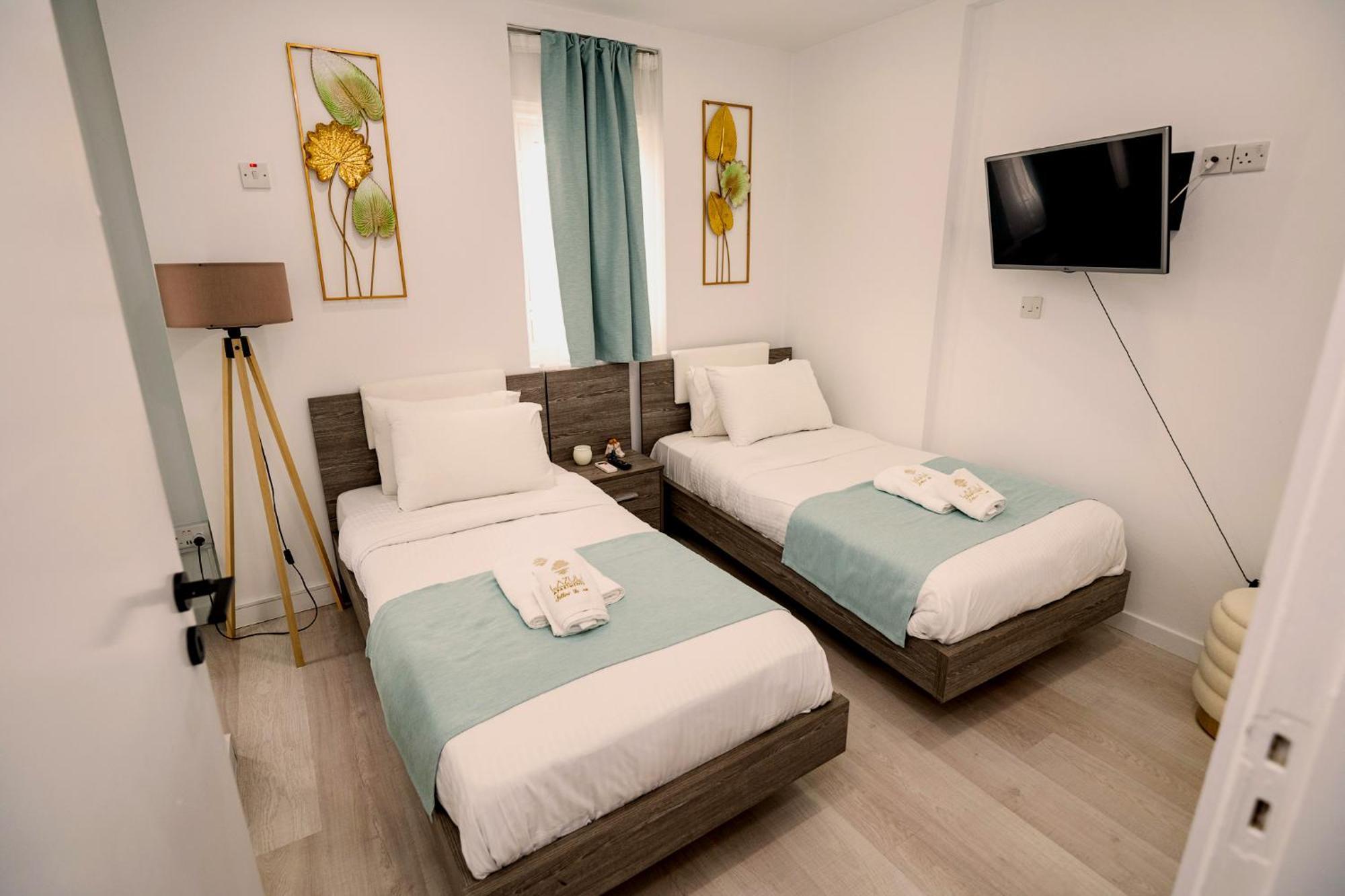 Lazuli Sea View Beachfront Ap 21 Larnaca Exteriör bild